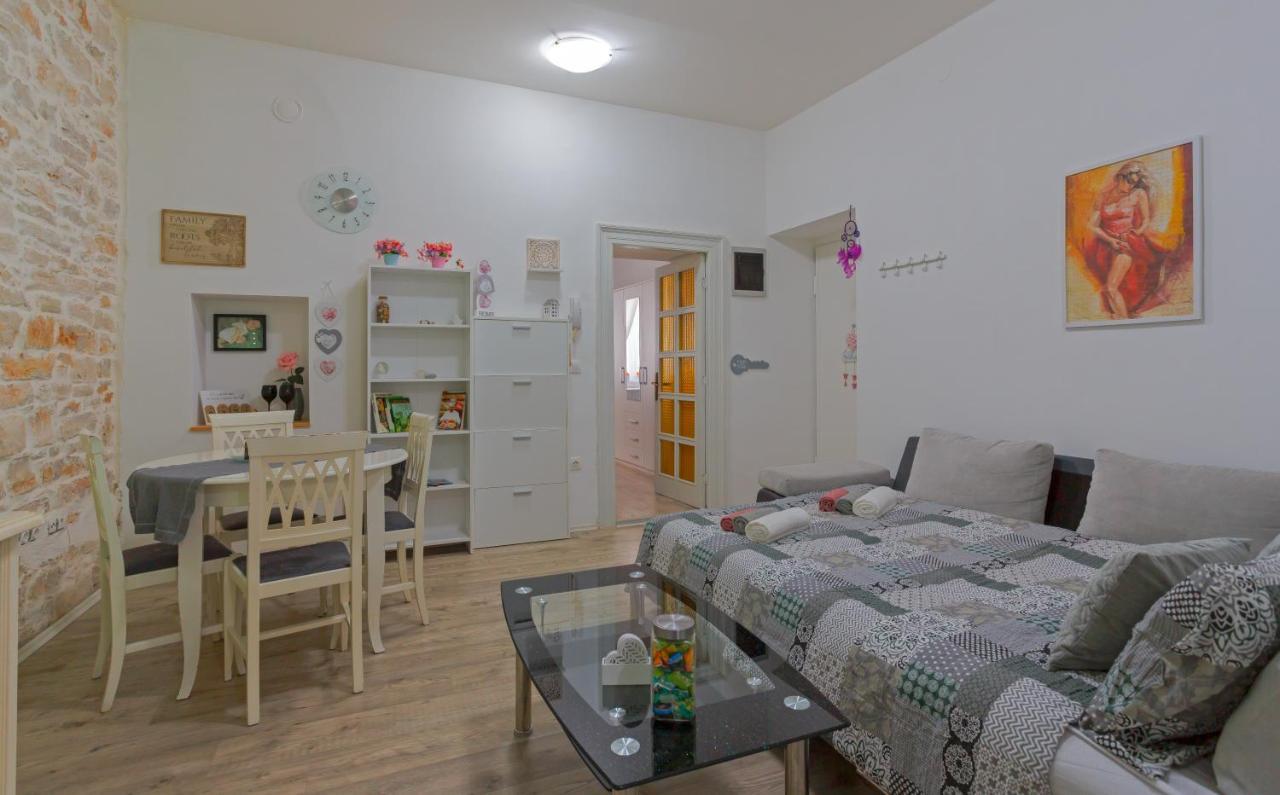 Rich Apartment Πούλα Εξωτερικό φωτογραφία