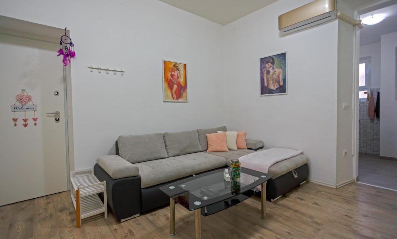 Rich Apartment Πούλα Εξωτερικό φωτογραφία