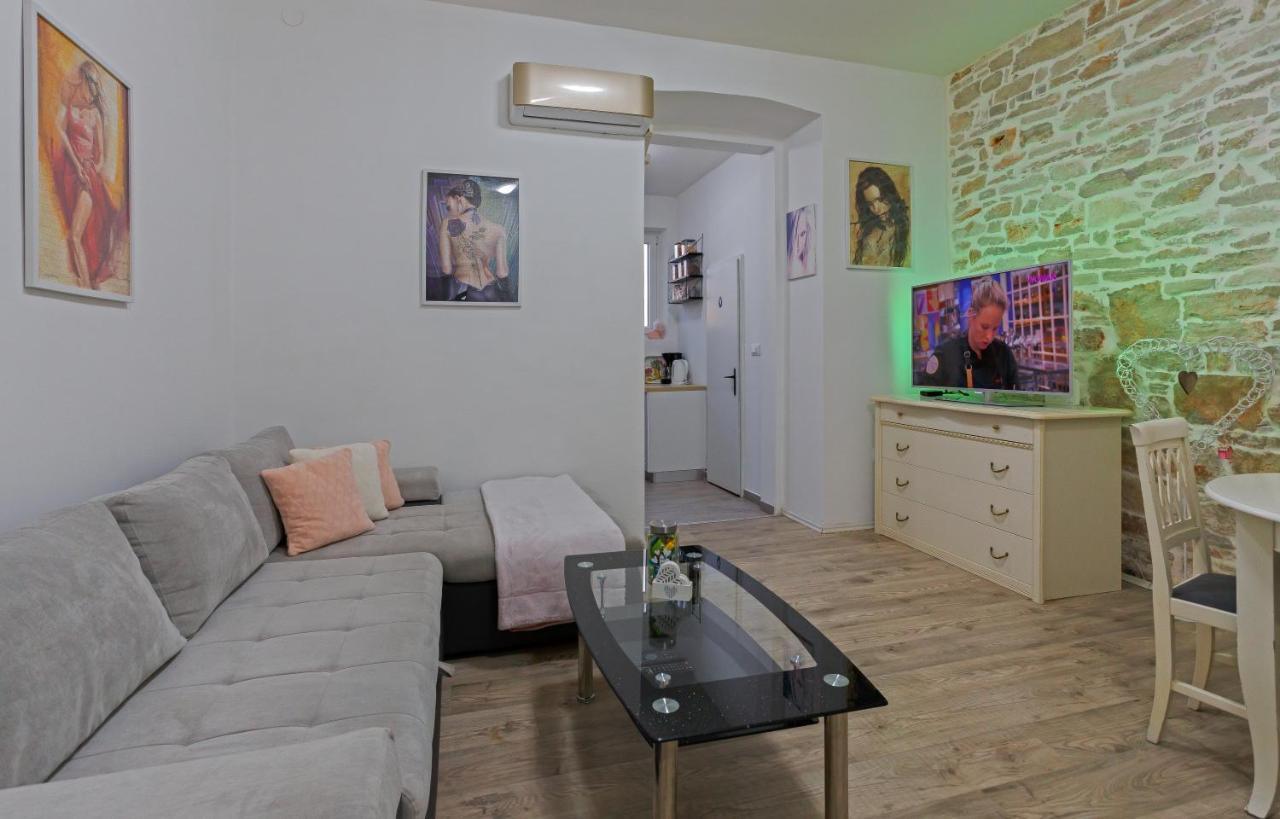 Rich Apartment Πούλα Εξωτερικό φωτογραφία