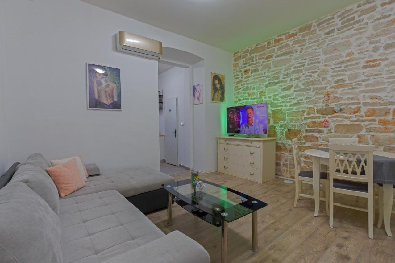 Rich Apartment Πούλα Εξωτερικό φωτογραφία
